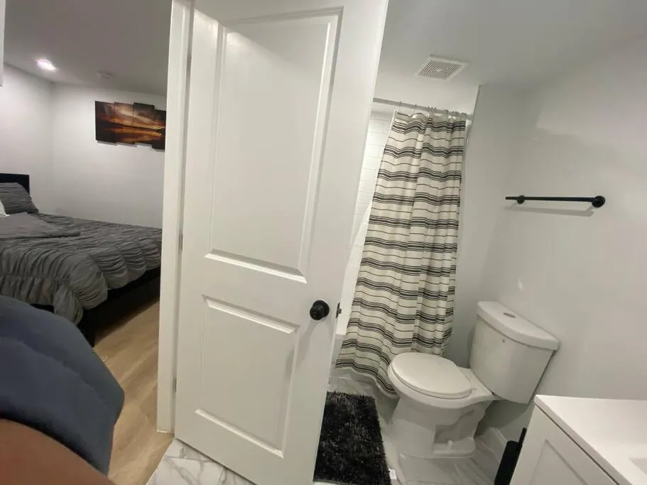 Image of Newly renovated 2 bed in DC #1
