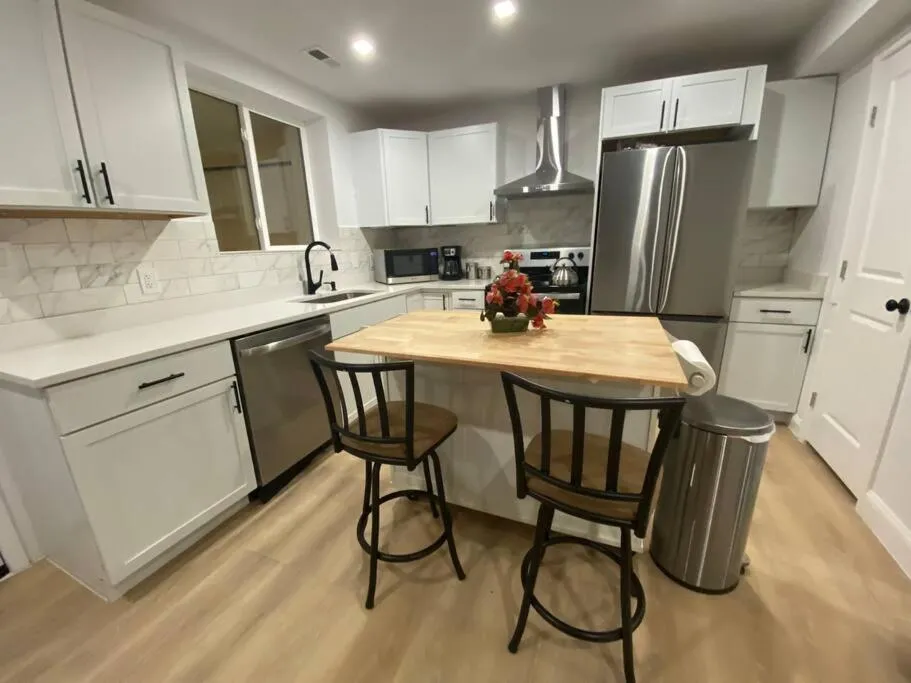 Image 1 of Newly renovated 2 bed in DC #1