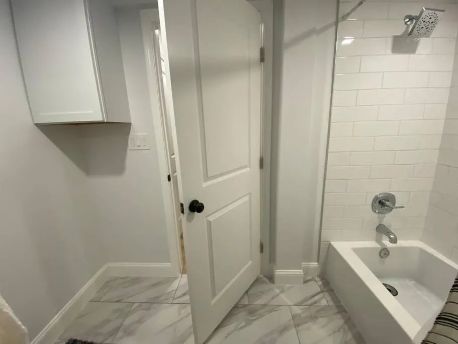Image 2 of Newly renovated 2 bed in DC #1