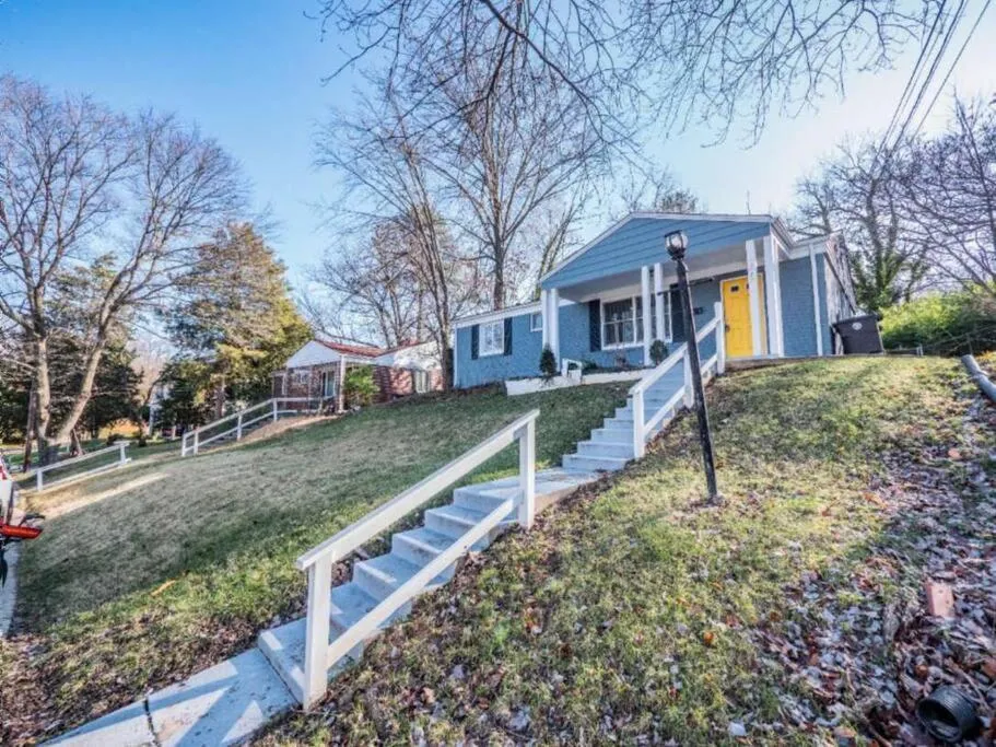Image of Newly renovated 3 bed/1 bath for visits to DC/UMD!
