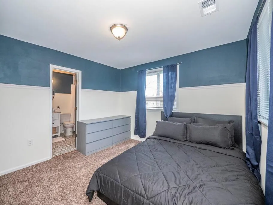 Image 1 of Newly renovated 3 bed/1 bath for visits to DC/UMD!