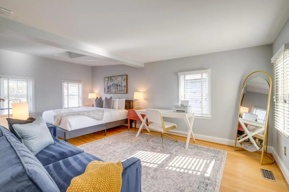 Image 1 of Old Town Alexandria Home Less Than 1 Mi to Waterfront!