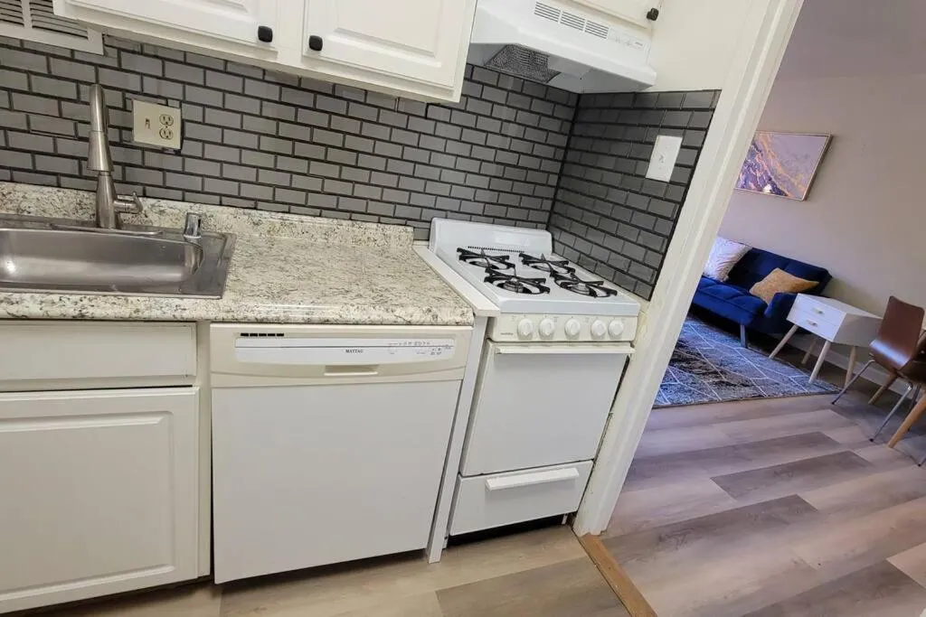Image 2 of One bedroom apartment for rent, 4 sleeper