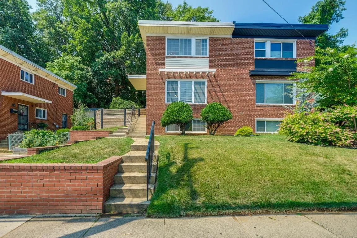 Image of Pet-Friendly Arlington Townhome with Furnished Patio