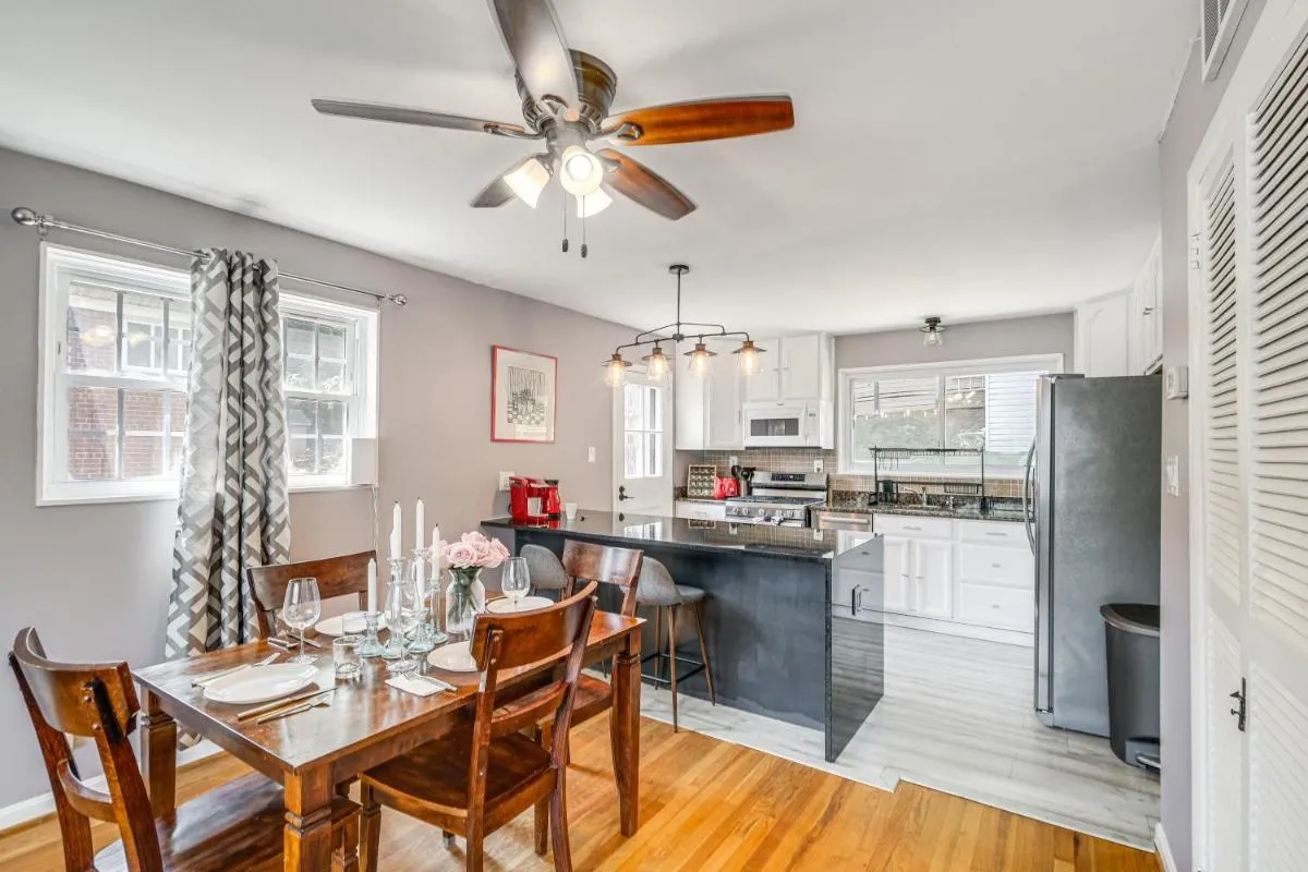 Image 3 of Pet-Friendly Arlington Townhome with Furnished Patio