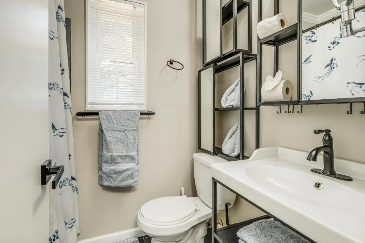 Image 2 of Pet-Friendly Arlington Townhome with Furnished Patio
