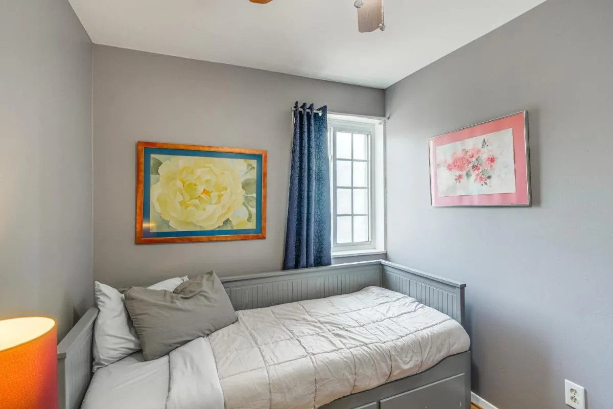 Image 6 of Pet-Friendly Arlington Townhome with Furnished Patio