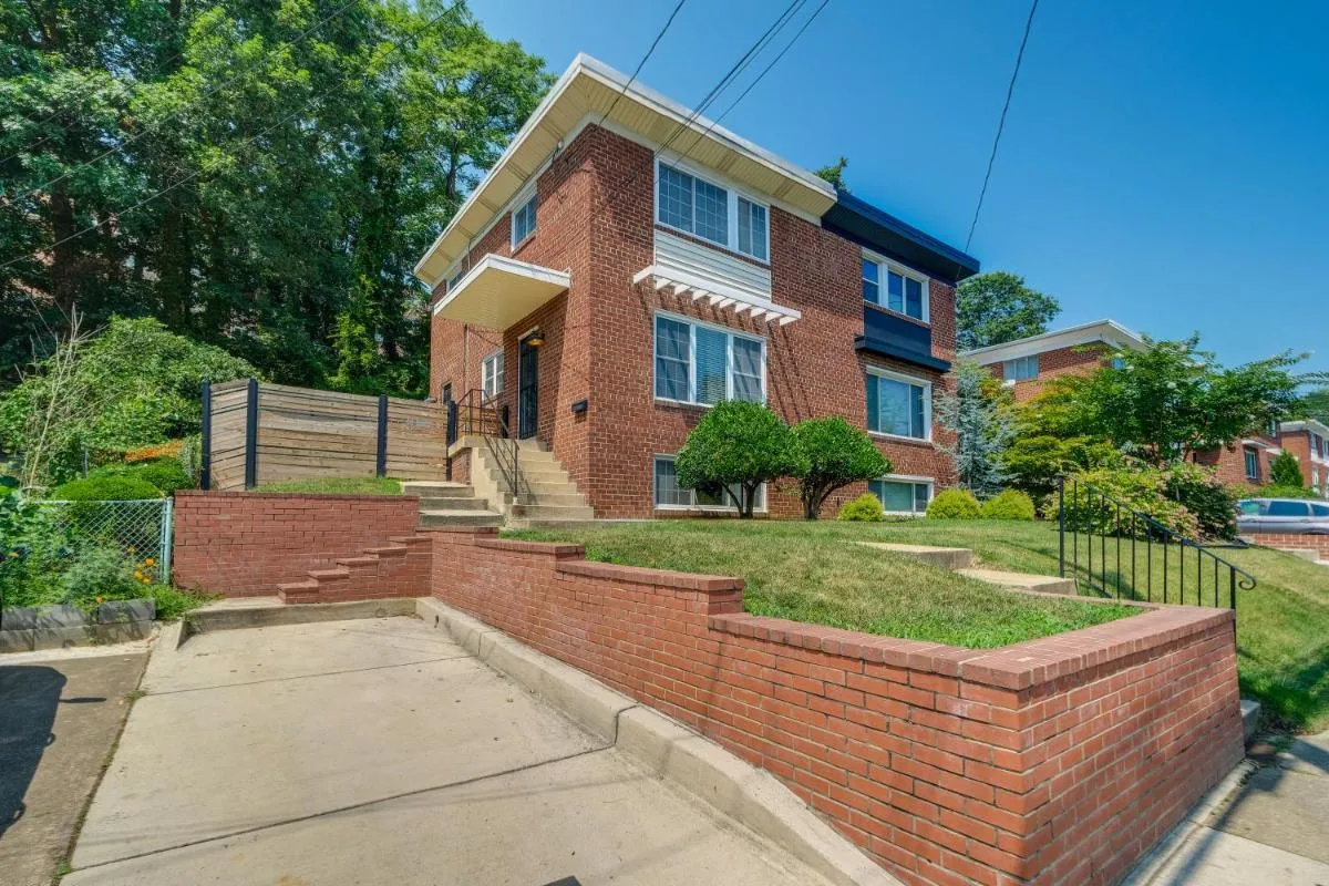 Image 5 of Pet-Friendly Arlington Townhome with Furnished Patio