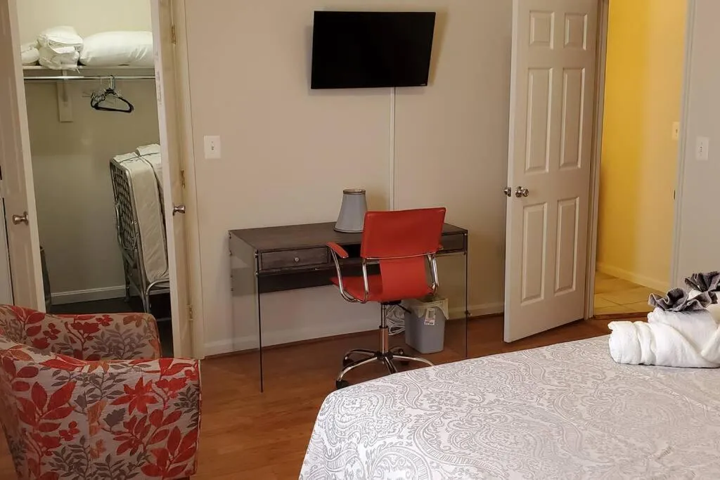 Image 1 of RELAXING 3 BR WITH FREE PARKING AT THE SEQUOIA