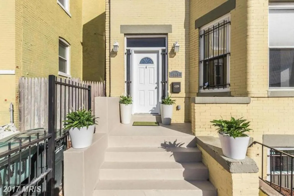 Image 5 of STEPS to CONVENTION CENTER, DOWNTOWN DC, METRO STATION: PRIVATE APARTMENT