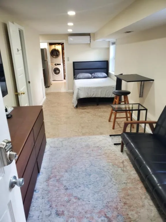 Image of STS – Single Traveler Studio -Black Door