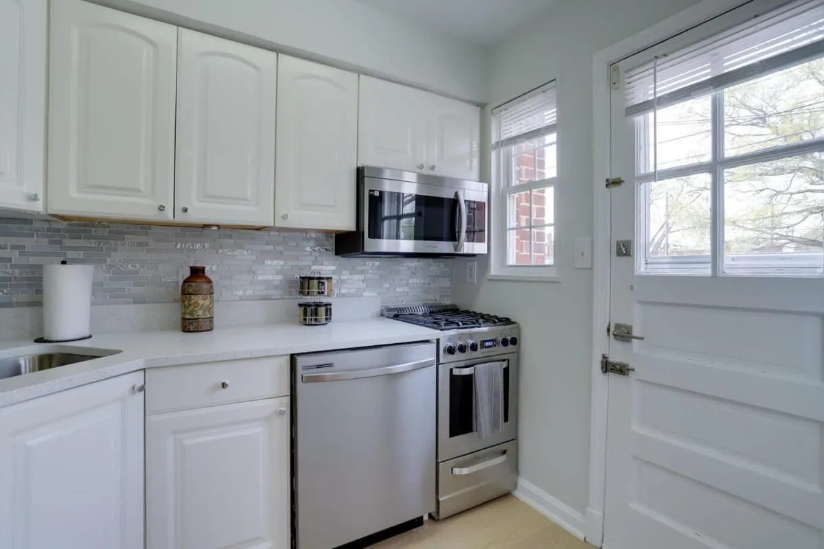Image 3 of Sojourn Townhome in Old Town Alexandria with Relaxing Yard