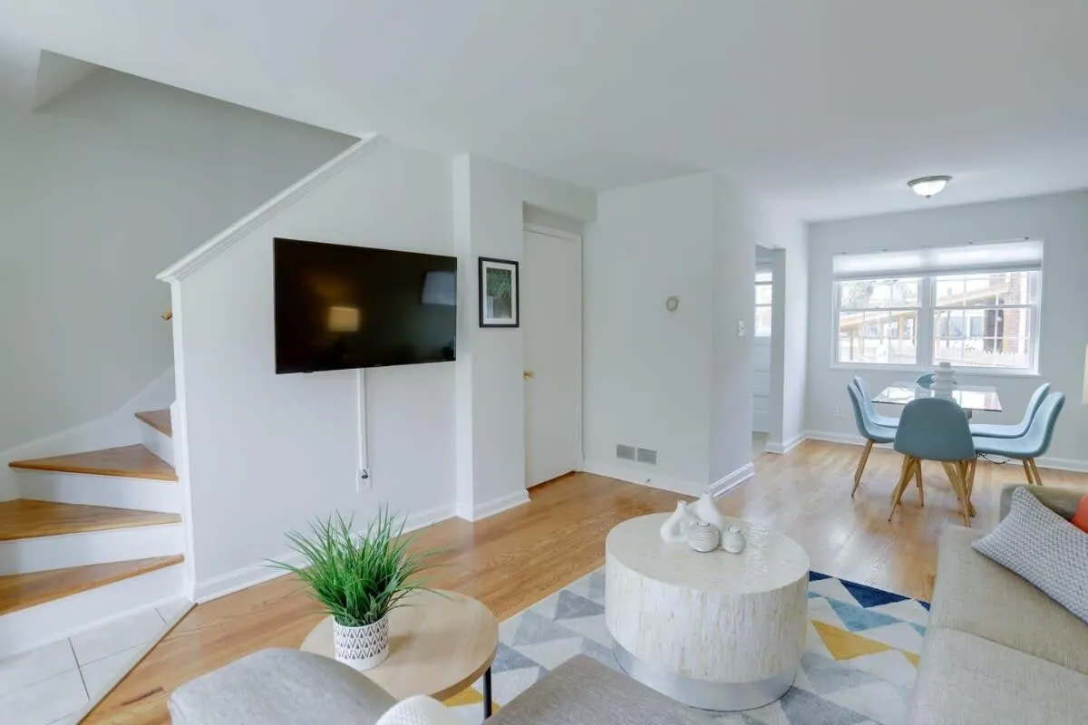 Image 5 of Sojourn Townhome in Old Town Alexandria with Relaxing Yard