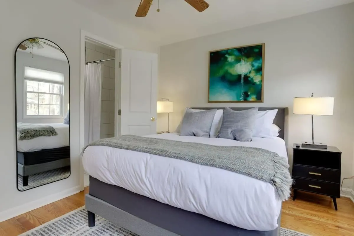 Image 6 of Sojourn Townhome in Old Town Alexandria with Relaxing Yard
