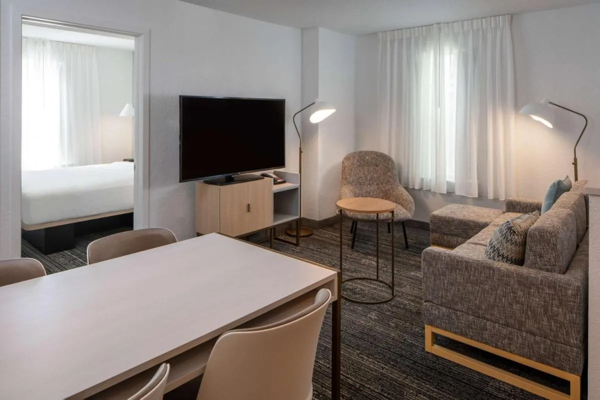 Image 4 of Sonesta Simply Suites Falls Church