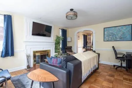 Image 2 of Spacious 4BR CozySuites in Old Town Alexandria
