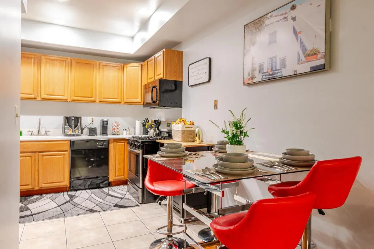 Image 6 of Spacious, Relaxing and Gorgeous 5BD 5BA House in DC