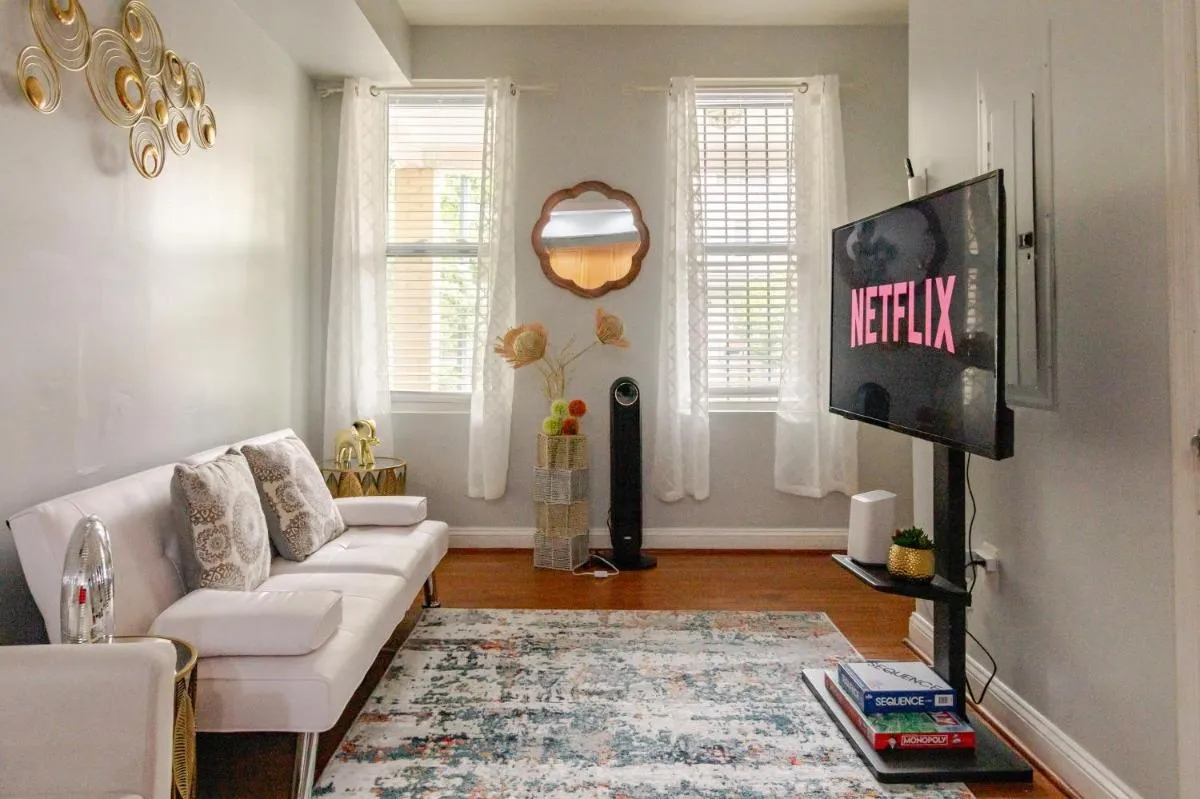 Image 2 of Spacious, Relaxing and Gorgeous 5BD 5BA House in DC