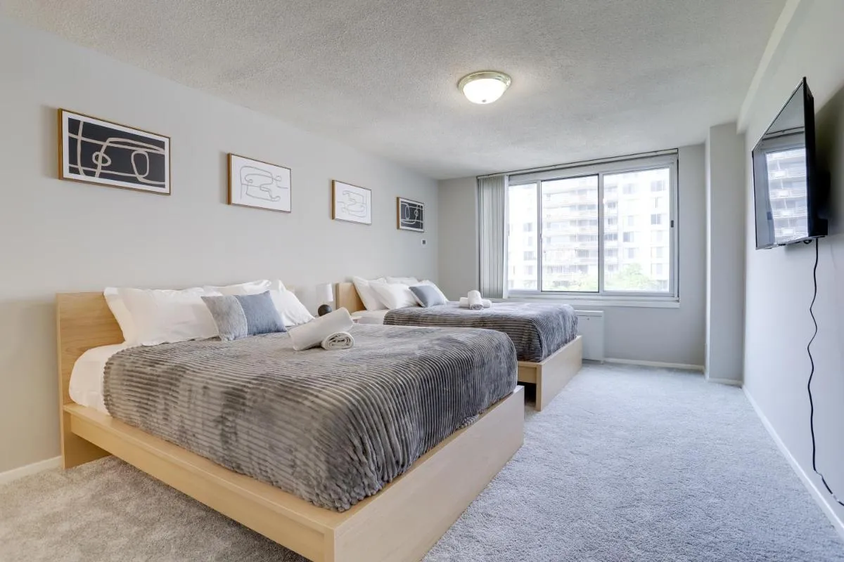 Image 1 of Spectacular 2/2 Apt @Crystal City With Gym