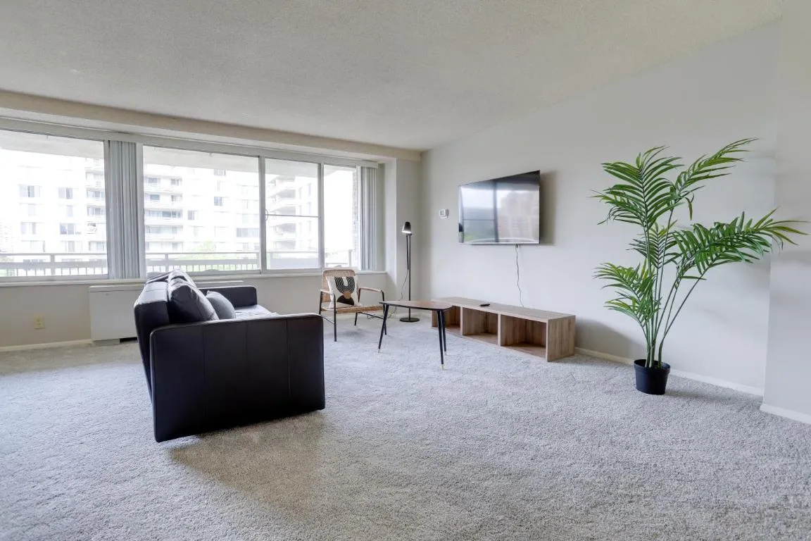 Image of Spectacular 2/2 Apt @Crystal City With Gym