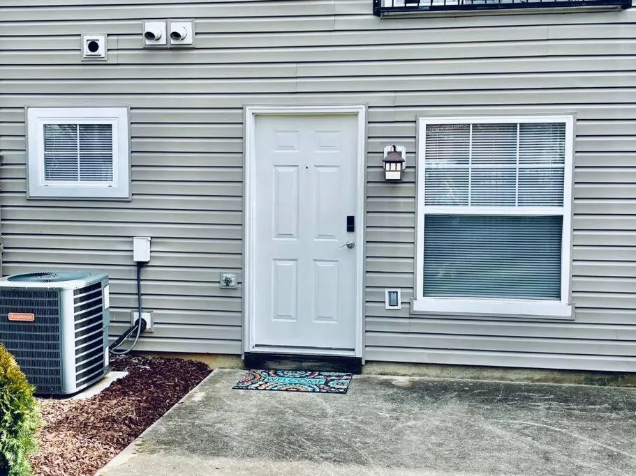 Image 4 of Studio in the heart of Rockville