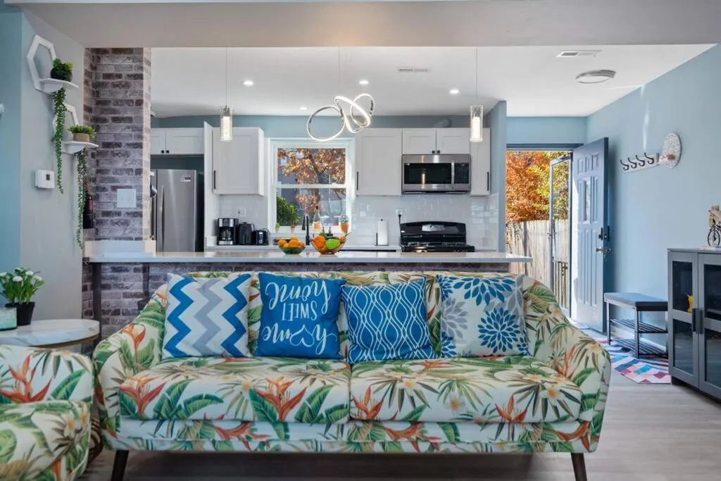 Image of Stunning Old-Town Alexandria house with free parking