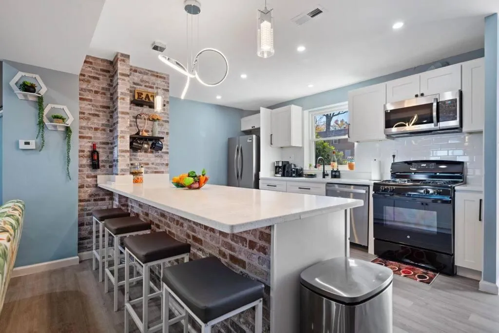 Image 3 of Stunning Old-Town Alexandria house with free parking