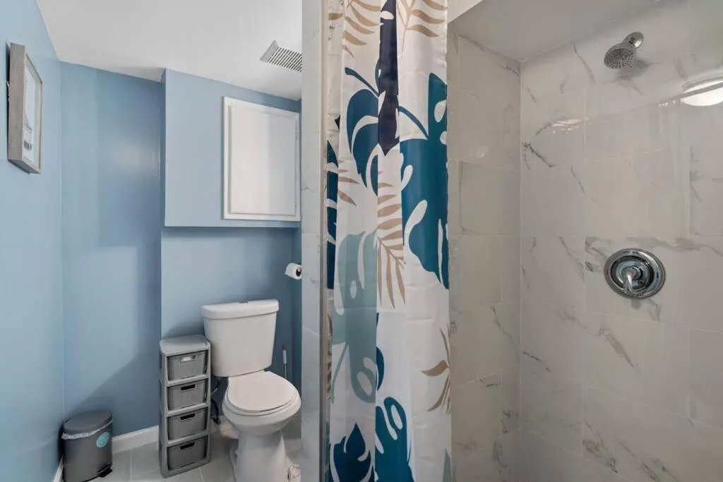 Image 2 of Stunning Old-Town Alexandria house with free parking