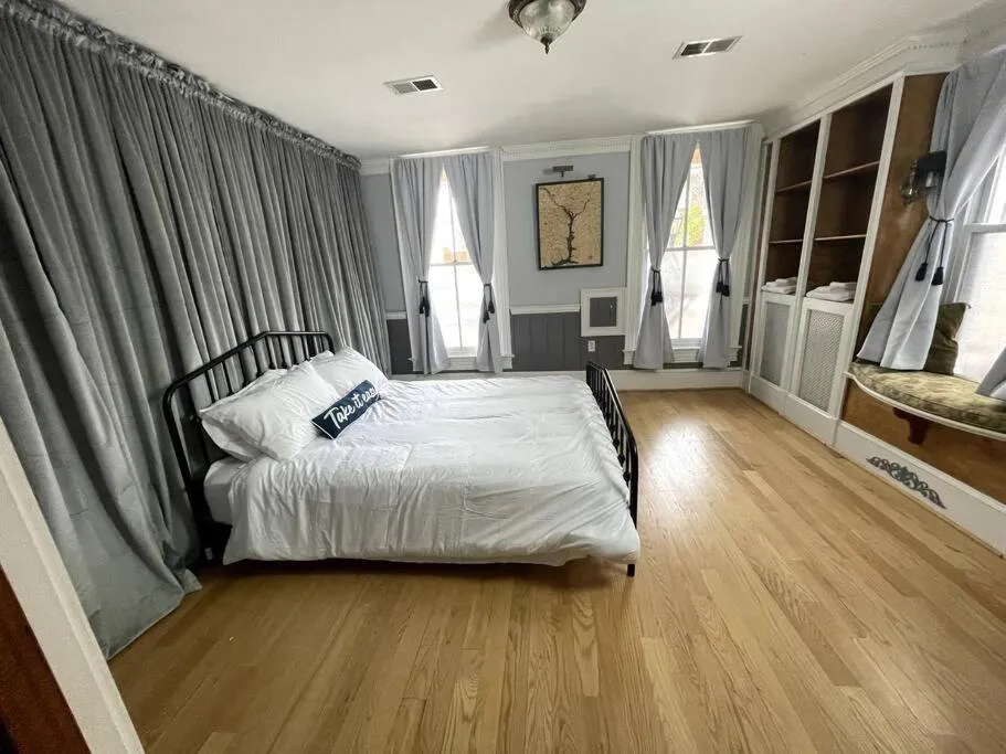 Image 2 of Stupendous Apartment Steps From the Capitol!