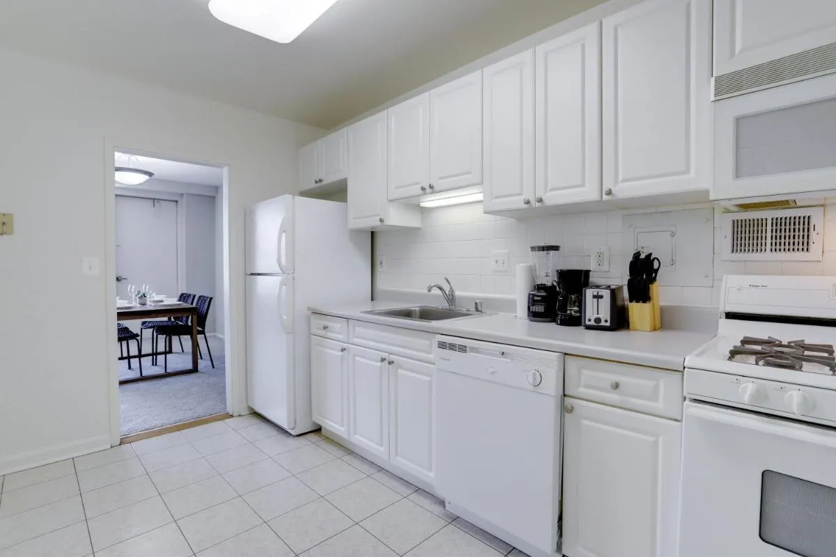 Image 3 of Style and Convenience Apartment at Crystal City