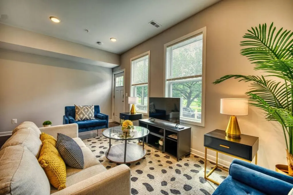 Image 1 of Stylish 2-Bedroom/2Bath Hideaway