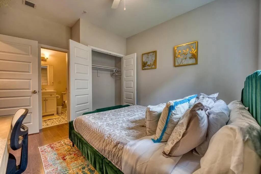 Image 2 of Stylish 2-Bedroom/2Bath Hideaway