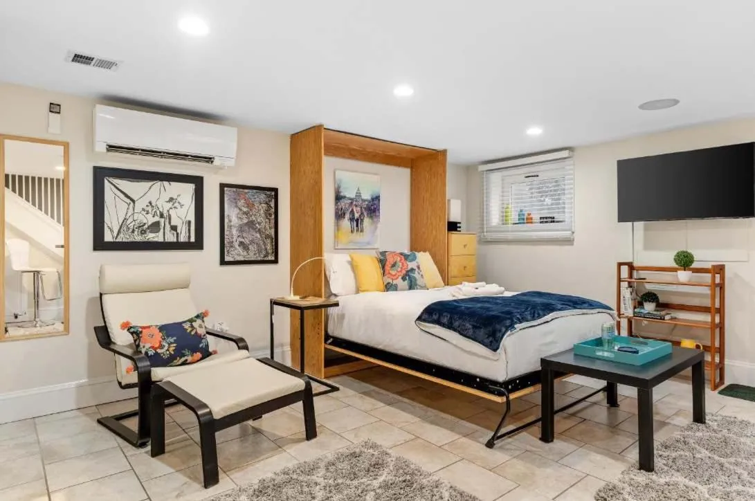 Image 3 of Stylish City Studio in the Heart of Capitol Hill