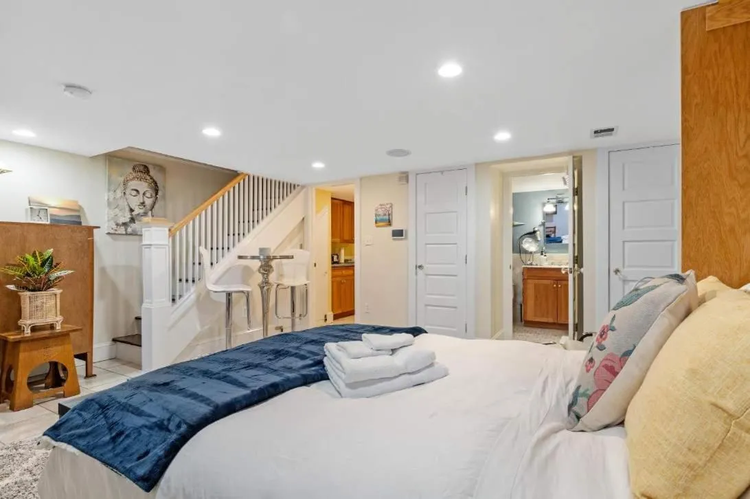 Image 4 of Stylish City Studio in the Heart of Capitol Hill