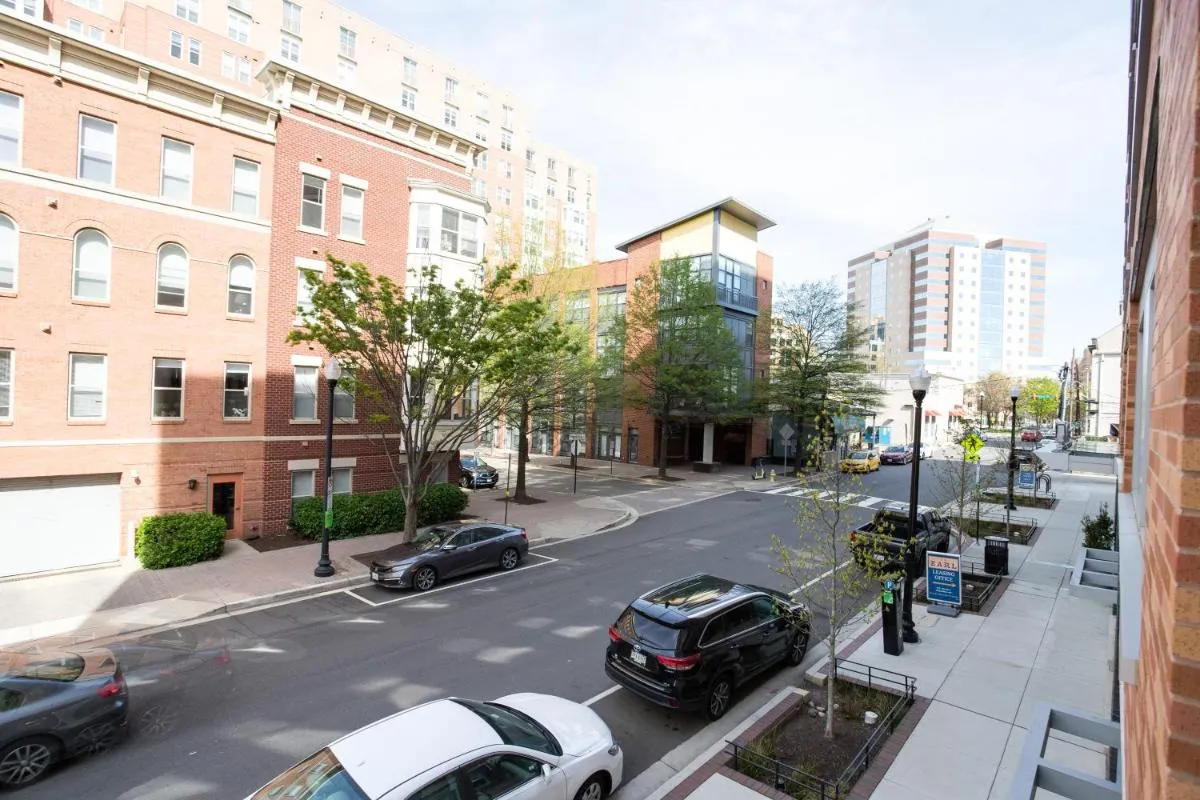 Image 5 of Stylish Condo at Clarendon with Rooftop Views