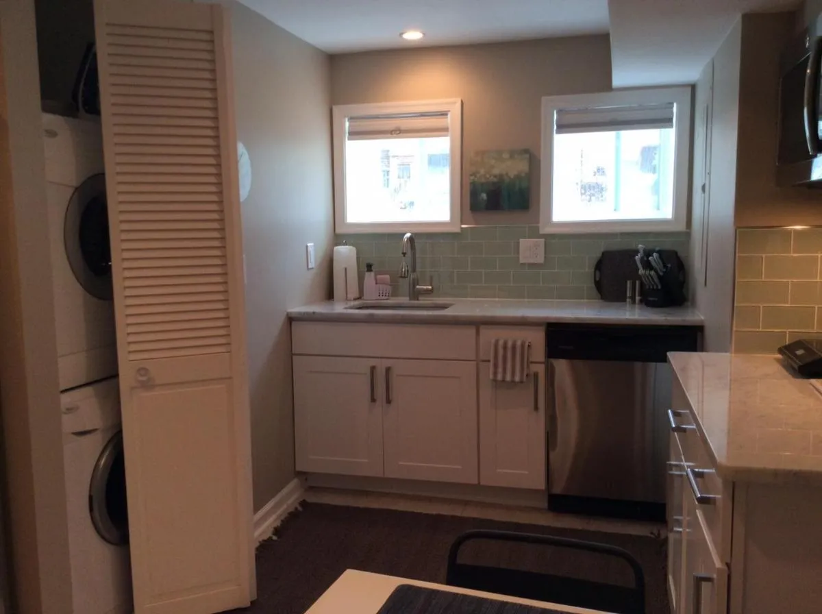 Image 5 of Stylish Renovated Flat, Central, Walk to DC Sights