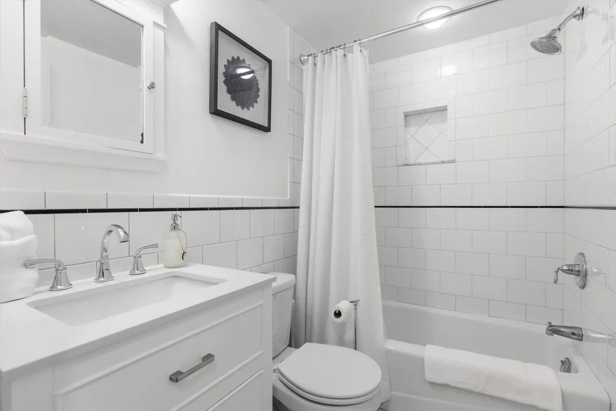 Image 2 of Sweet 2-BR Retreat By Capitol Hill