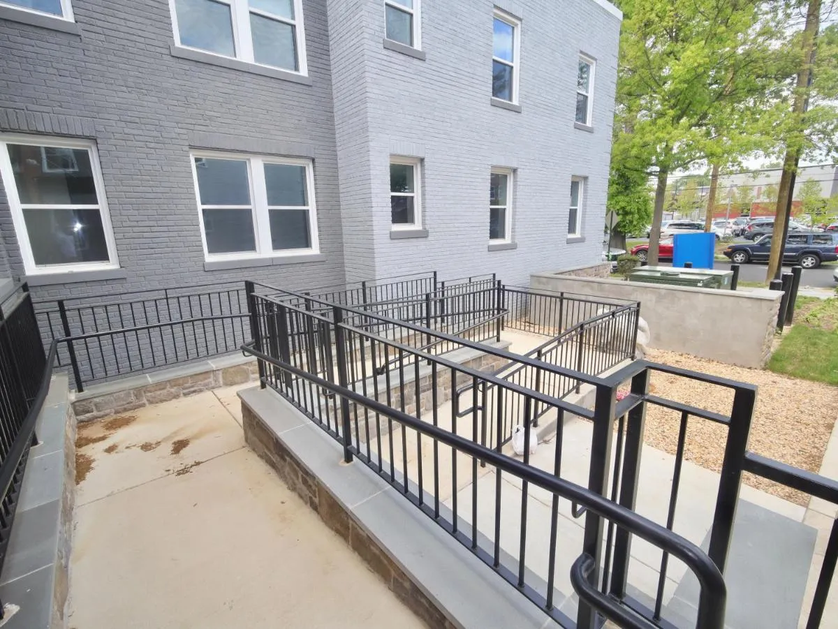 Image 6 of The Chey:Modern and Intimate