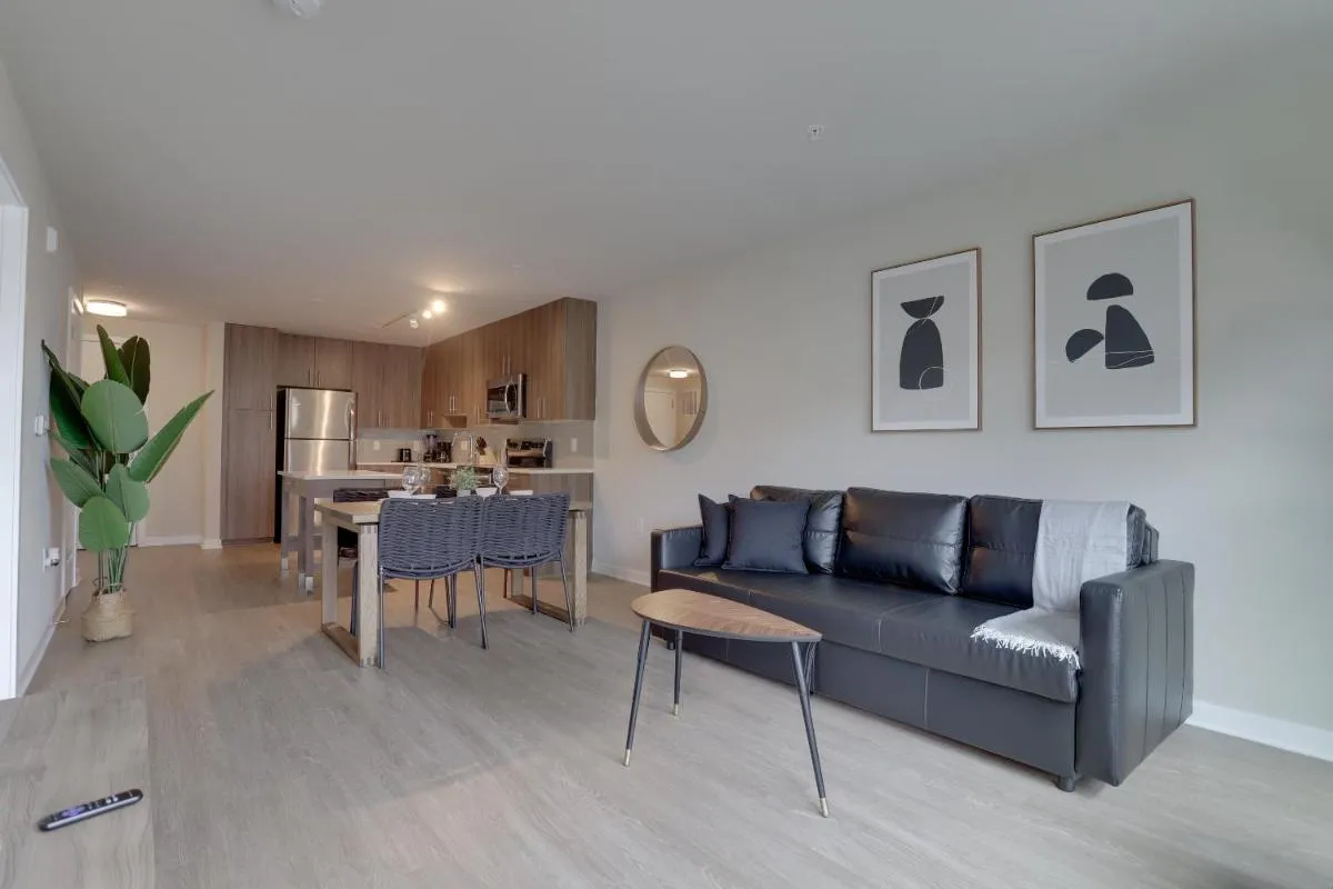 Image 4 of Top Amenities: Charming Apartment at Alexandria