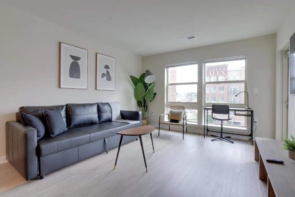 Image of Top Amenities: Charming Apartment at Alexandria