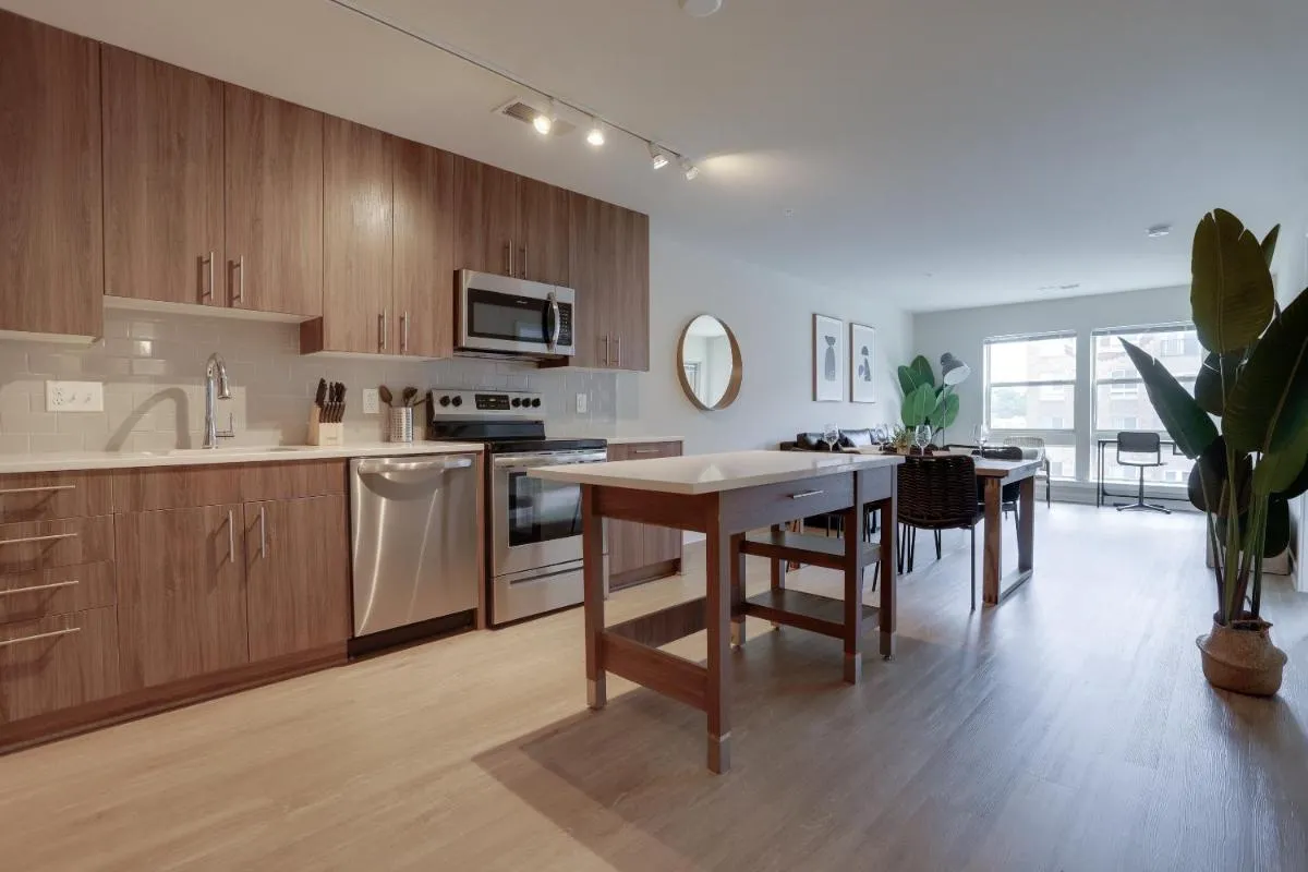 Image 2 of Top Amenities: Charming Apartment at Alexandria