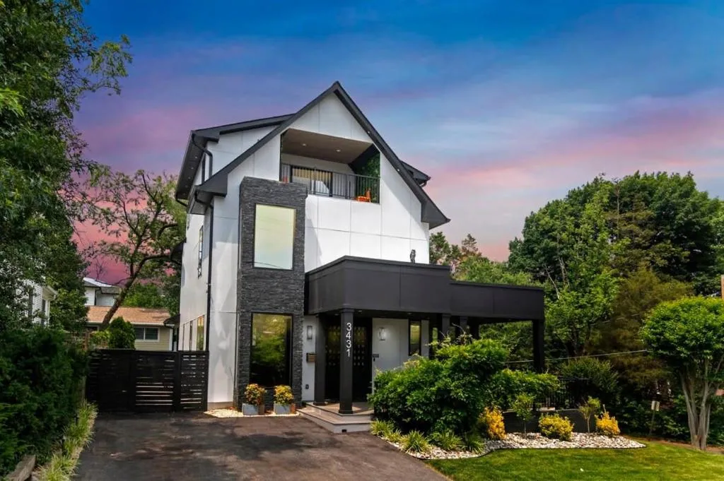 Image of Top of The Hill Luxury Clarendon 4-BR Homestay