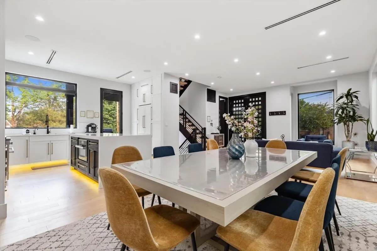 Image 5 of Top of The Hill Luxury Clarendon 4-BR Homestay