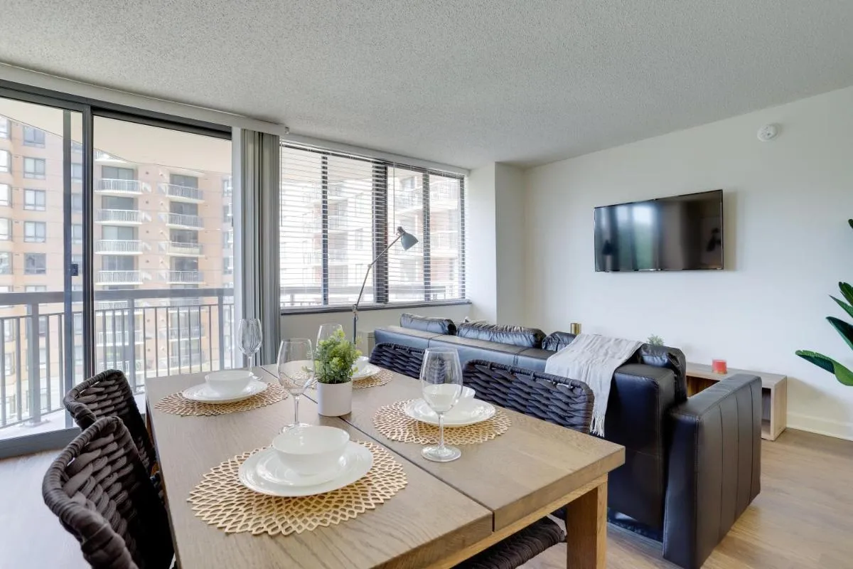 Image 6 of Unique Luxury Apt with Rooftop @Pentagon City