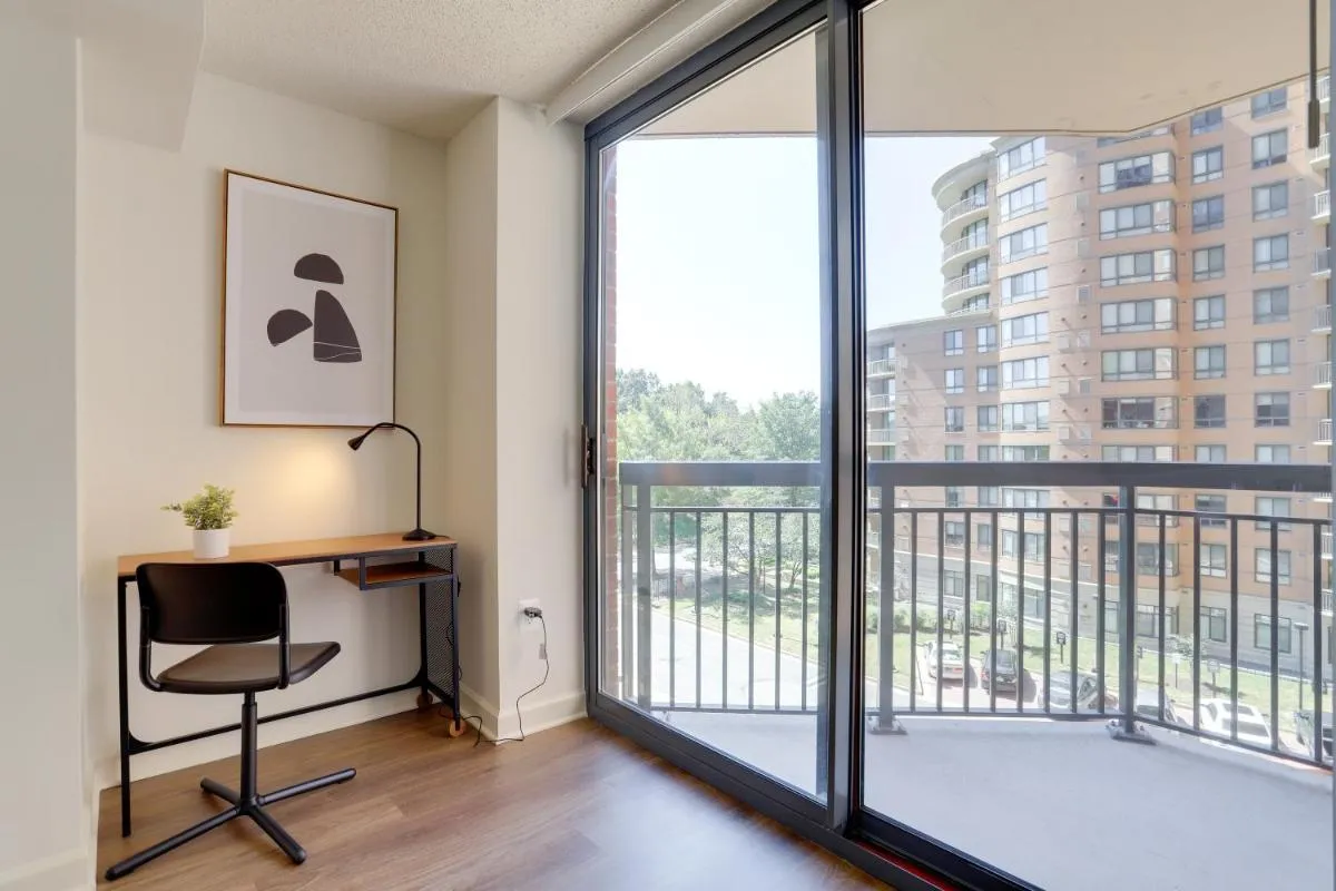 Image 4 of Unique Luxury Apt with Rooftop @Pentagon City