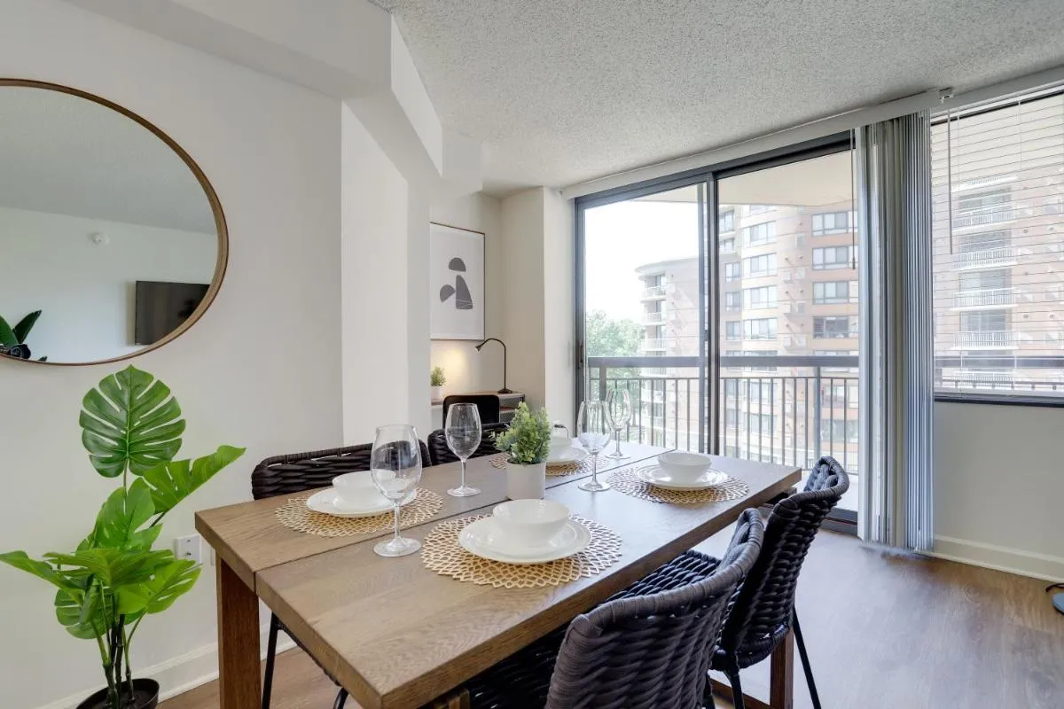 Image 1 of Unique Luxury Apt with Rooftop @Pentagon City